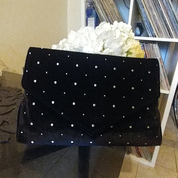🌺NWT Shimmer Dot Velvet Clutch